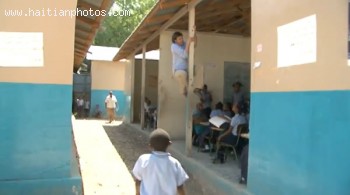 Jim Carrey in Haiti to support school children