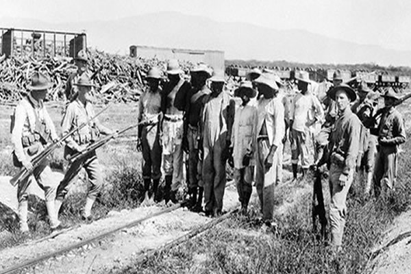 American Marines guard Haitian Cacos captured outside Port-au-Prince