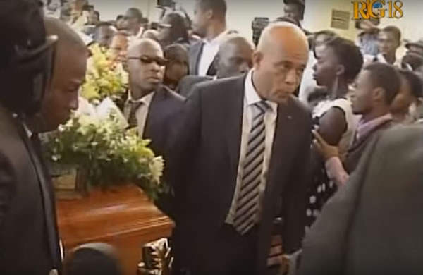 President Martelly carrying Black Alex's coffin