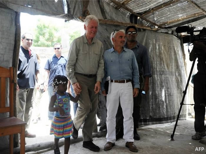 Bill Clinton traveling in Haiti