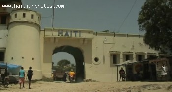 Haiti Dominican Republic Border Crossing Toward Haiti