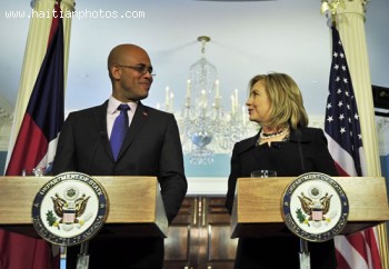 Picture of Michel Martelly and Hillary Clinton in Washington DC